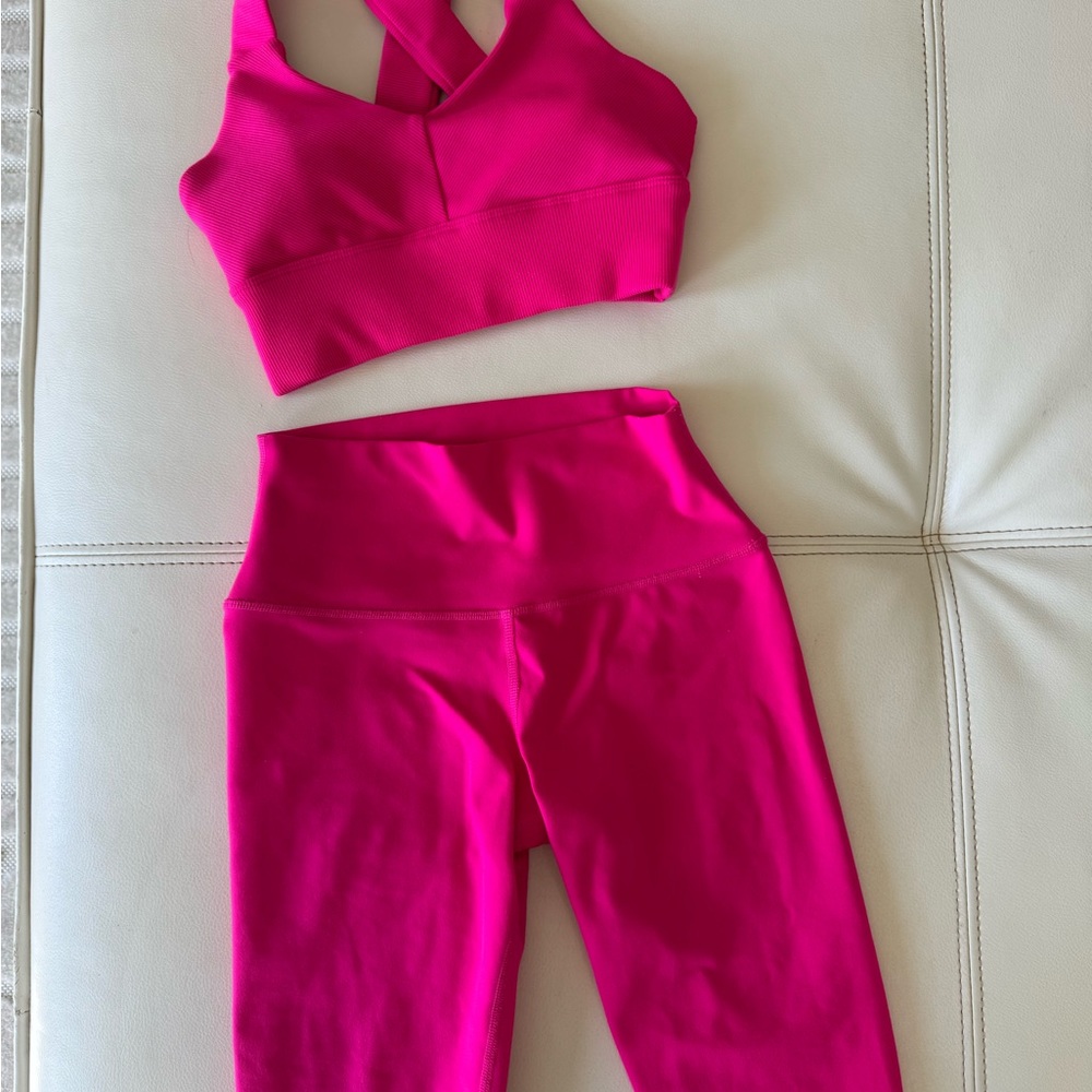 ALO Yoga Hot Pink Activewear Bra and Leggings - Picture 5 of 10